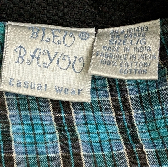 Bleu Bayou black cotton button up floral embroidered cropped jacket, size Large - Picture 3 of 3